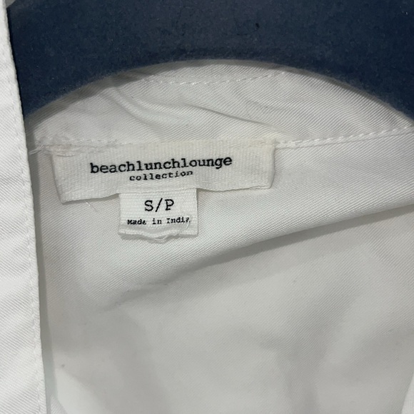 3/$40✨ Beach lunch lounge button up - Picture 2 of 4